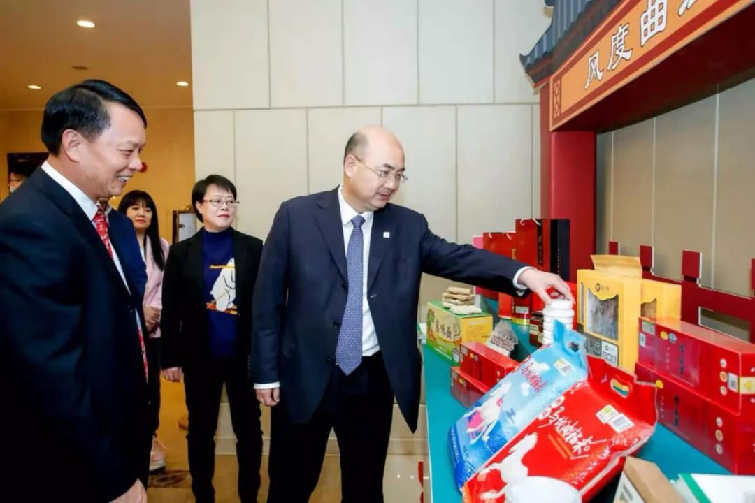 40265b9dd4634d43f0721e8063c4872b