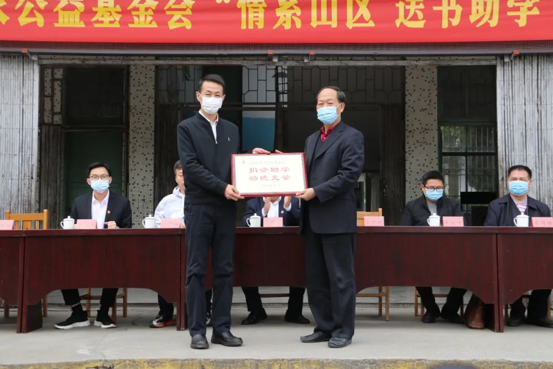 7d2e1a0f794970180628fe78395a07a8