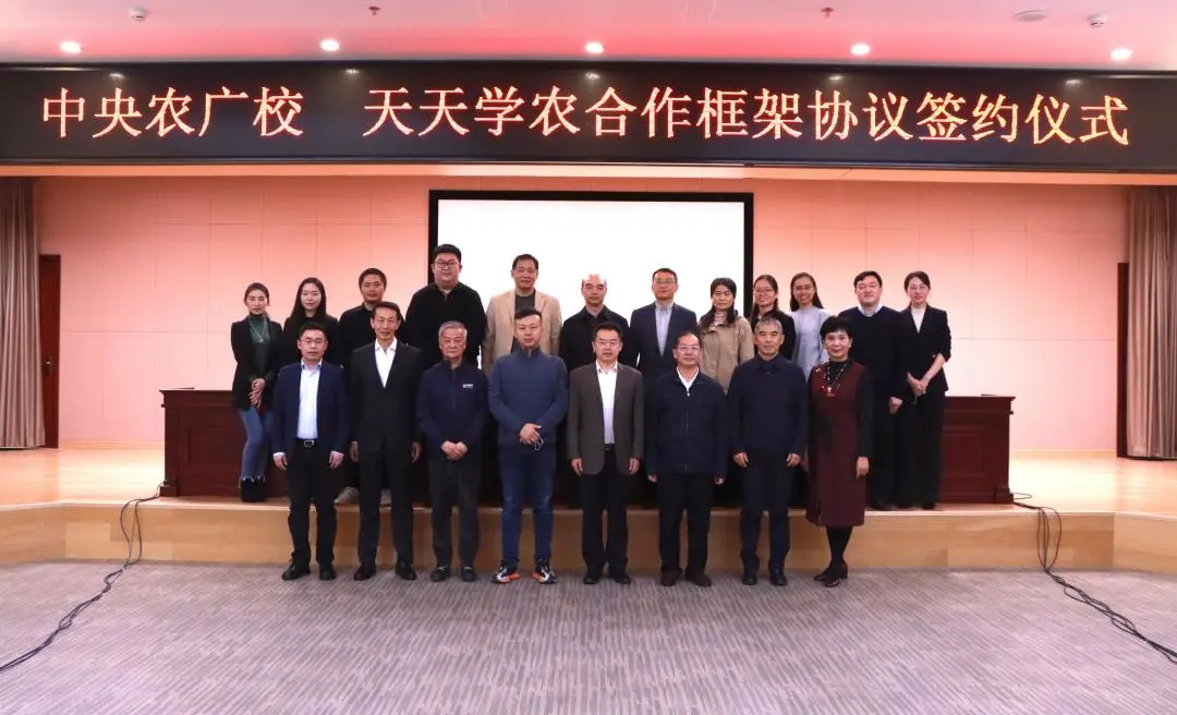 f0c0cbaccf4a212416f478fea4155940