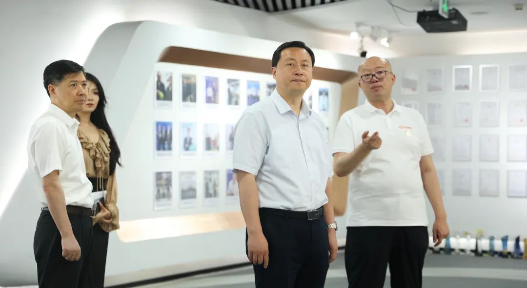 d1ae4a9e15a2d7c1e7ecd3767cccdd4f